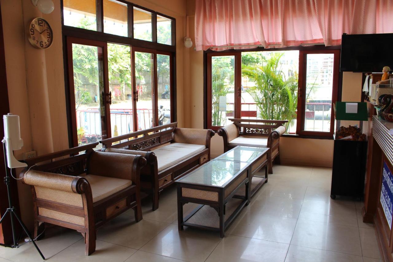 Oyo 75409 Premium The Family Hotel Chiang Mai Exterior foto