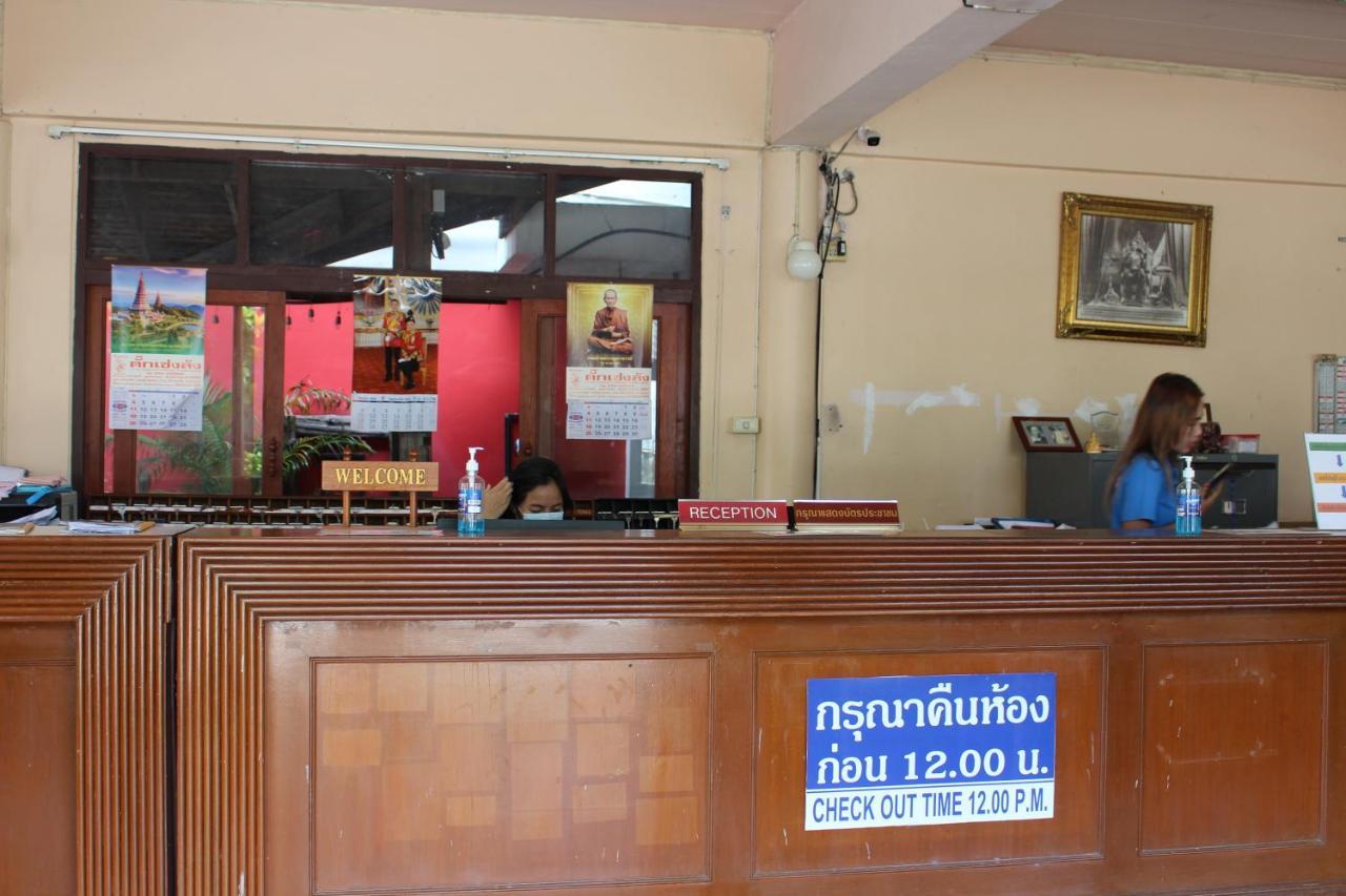 Oyo 75409 Premium The Family Hotel Chiang Mai Exterior foto