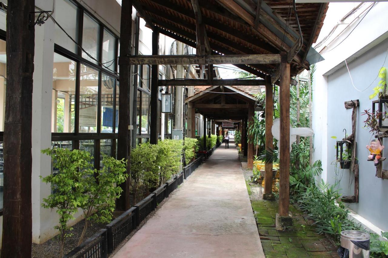 Oyo 75409 Premium The Family Hotel Chiang Mai Exterior foto