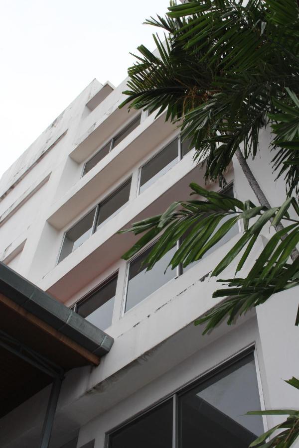 Oyo 75409 Premium The Family Hotel Chiang Mai Exterior foto