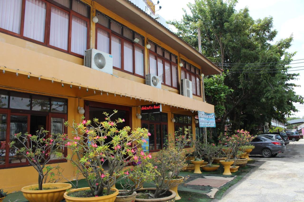 Oyo 75409 Premium The Family Hotel Chiang Mai Exterior foto